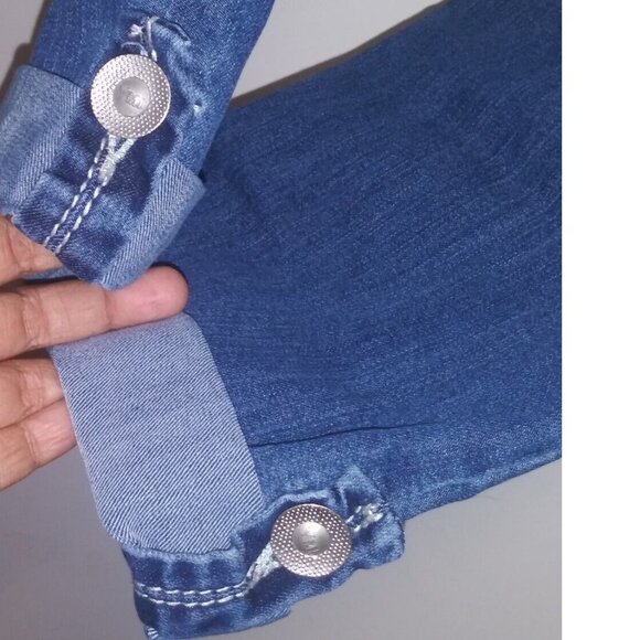 YMI Women's Denim Capri Jeans Sz 5 Dark Distressed Stretch embroidered pockets - Picture 8 of 10